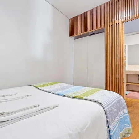 Sunny Bica - Downtown Large Apartment