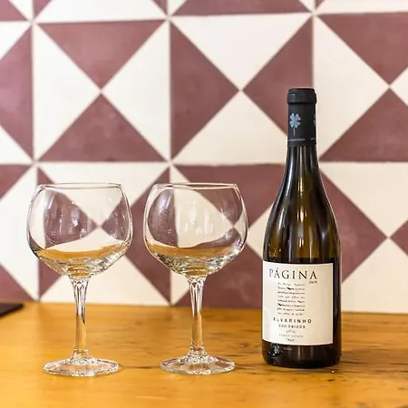 Sunny Bica - Downtown Large Apartment